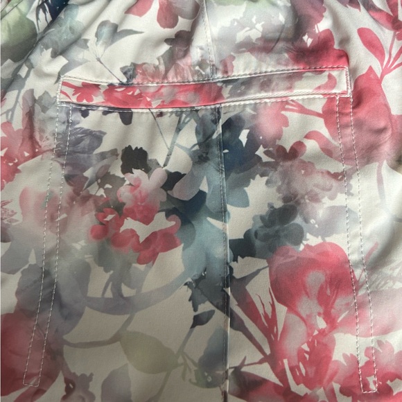 Athleta | Savannah Bermuda Shorts - Lumen Floral Cream - Picture 10 of 13